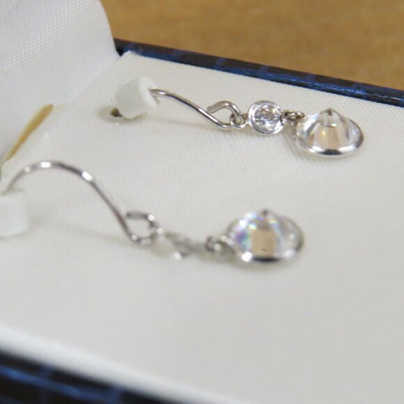 14K White Gold Hoop Dangle Earrings With CZ Gemstones 1.3 g Weight - Picture 3 of 9